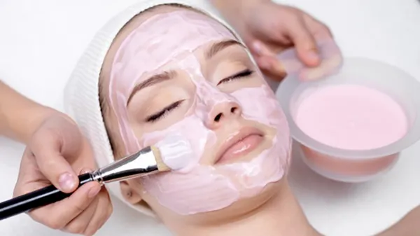 Întâmplare incredibilă pentru o fată din Moldova. A mers la cosmetică şi s-a trezit într-un coşmar