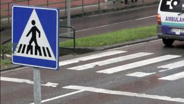 Tragedie în Bacău! Un jandarm a murit, iar femeie a fost rănit grav loviţi de o maşină pe trecere