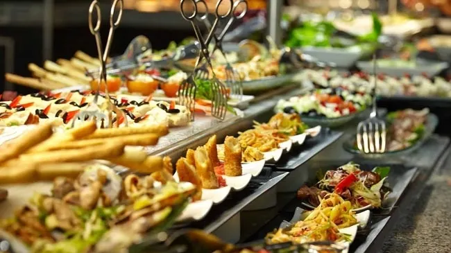 Dezvăluirile şocante ale unui bucătar despre meniul din hotelurile "All Inclusive"
