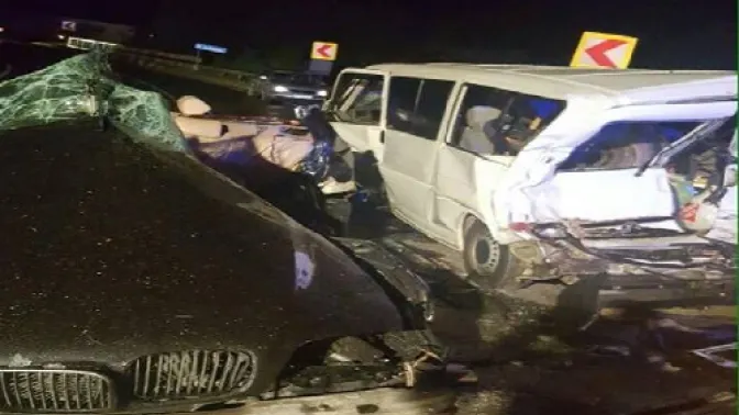 Grav accident în apropiere de Băile Herculane: Trei morți și doi răniți