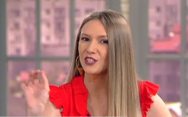 Adela Popescu a revenit la muncă, după ce a născut