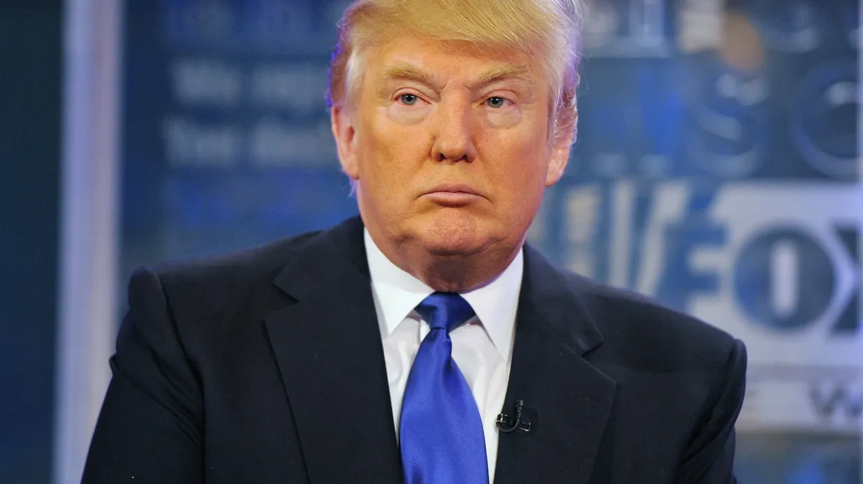 Alegeri SUA. Trump sugerează că doar apărătorii dreptului de a deține arme o pot opri pe Clinton
