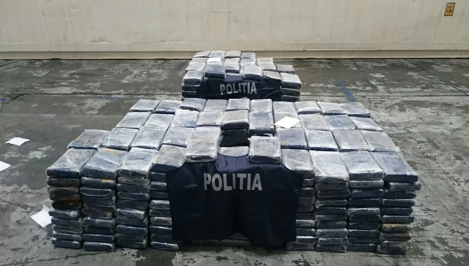 Tone de droguri puse sub sechestru aşteaptă în Depozitul Poliţiei Române. Cum pot fi distruse