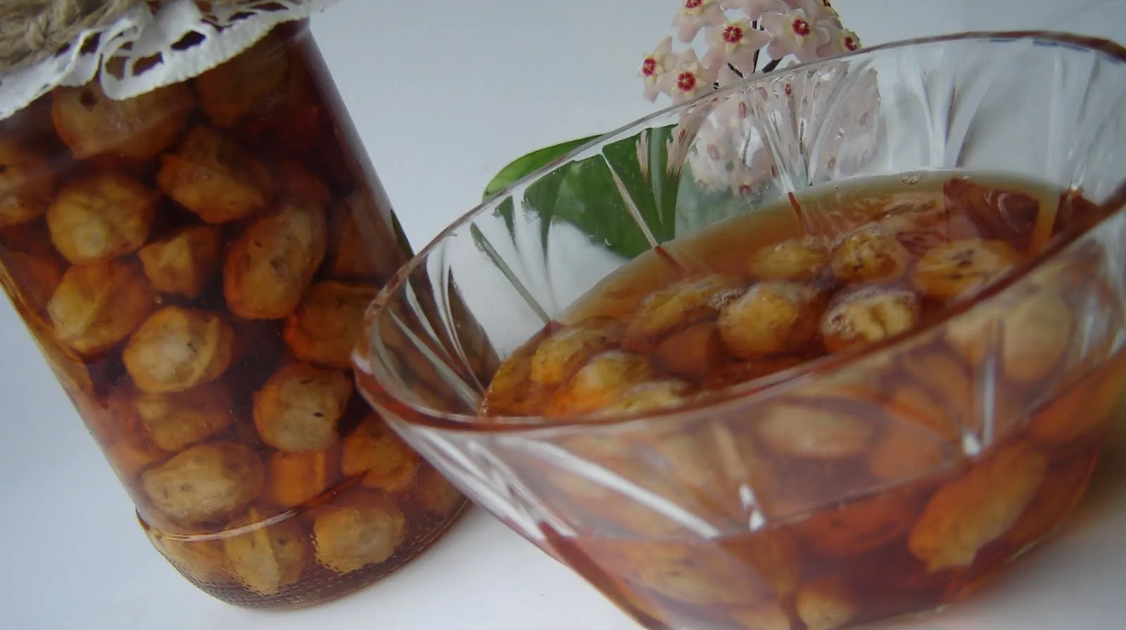 Un deliciu: dulceaţa de nuci verzi. Iată cât de simplu se prepară