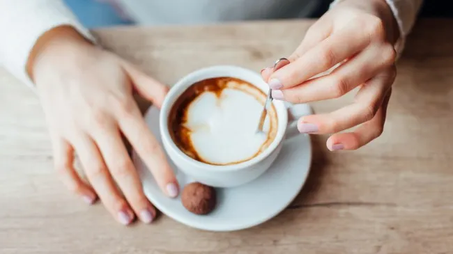 Ce să îți pui în cafea ca să topești grăsimea