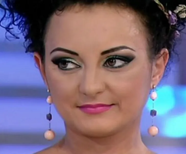 Gafă de proporţii la "Mireasă pentru fiul meu". O concurentă şi-a ridicat rochia şi...