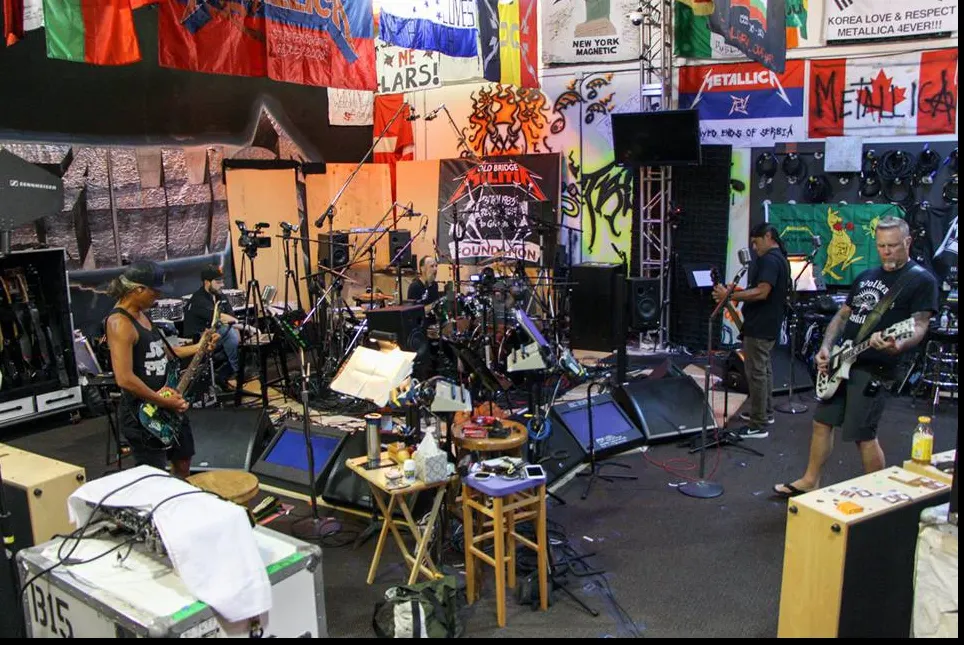 După opt ani de la "Death Magnetic!", Metallica lansează albumul "Hardwired...To self-destruct"