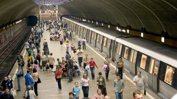Ce au văzut bucureştenii care au mers cu metroul, miercuri dimineaţă. Nu le-a venit să creadă