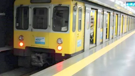 Un român s-a aruncat în faţa metroului, în Napoli. Din păcate, nu a putut fi salvat