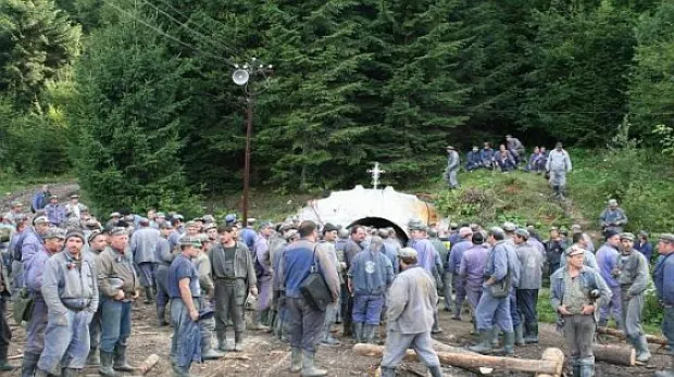 83 mineri de s-au blocat în subteran! GREVA FOAMEI la Exploatarea de uraniu Crucea
