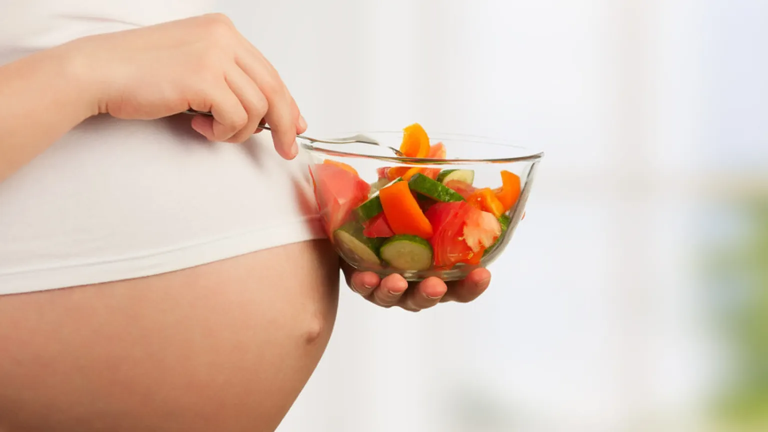 Alimentul pe care multe gravide îl consumă, dar nu ştiu că le este INTERZIS!