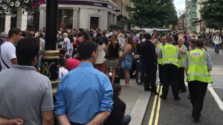 Panică la Londra! O staţie de autobuz, evacuată de urgenţă