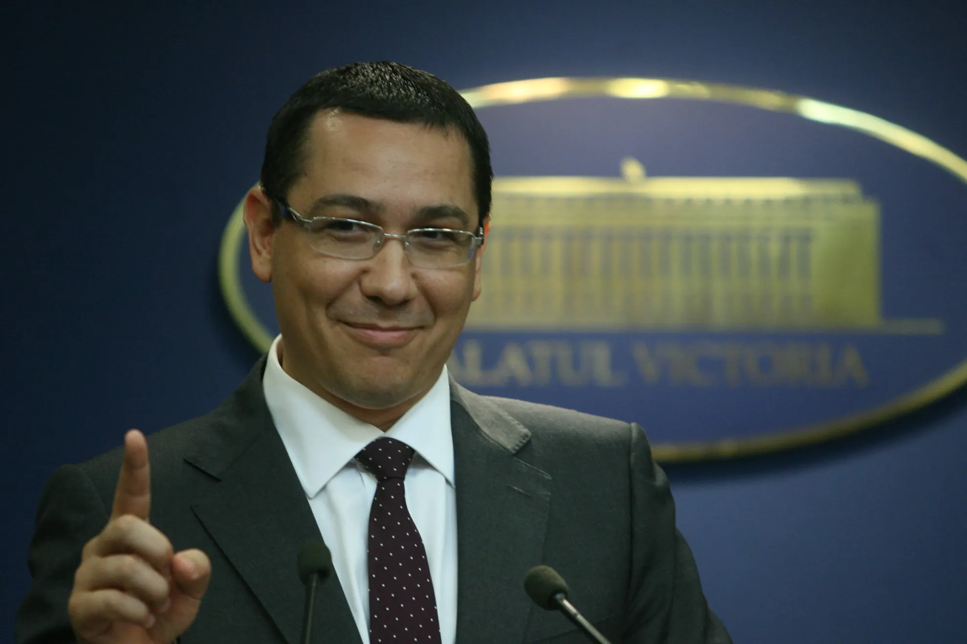 Ponta, ironic, după ce Monica Macovei a lipsit de la Barou: Cred că a plecat în Coreea de Nord!