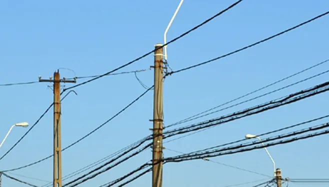 Incident tragic în Olt: Un bărbat a murit electrocutat, pe un stâlp de iluminat public
