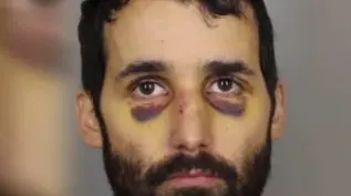Şocant! A încercat să îşi ucidă fiul de doi ani provocând un accident de maşină. Motivul e ireal