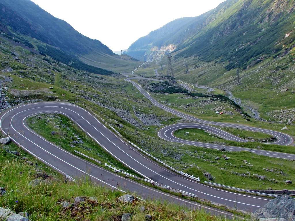 Circulaţia pe Transfăgărăşan şi Transalpina, restricţionată la sfârşitul lunii. Care este motivul 