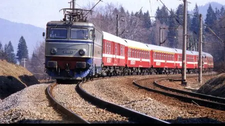 Accident feroviar în Brașov! Un tren personal a lovit o bovină și a deraiat