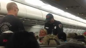 Zeci de răniţi, la bordul unui avion afectat de turbulenţe. Oamenii pur şi simplu zburau prin avion