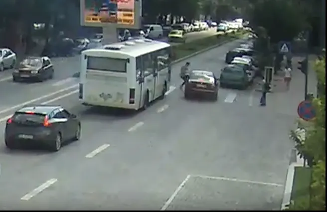 Tânăr spulberat pe trecerea de pietoni, în Vaslui 