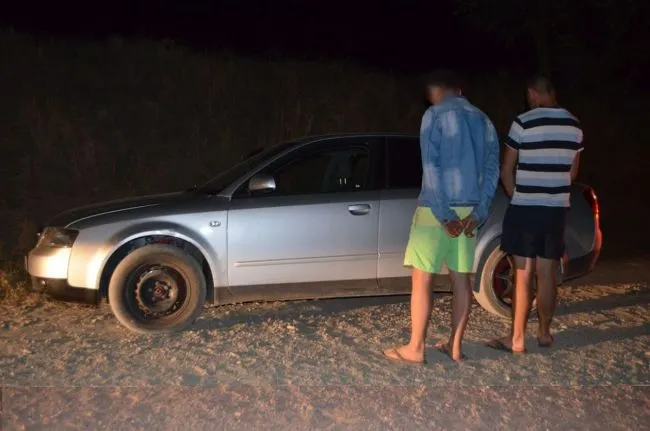 Doi tineri au rămas fără bolid, după o aventură de peste 25.000 de lei