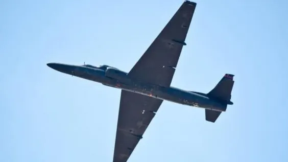 Un avion militar de recunoaștere a dispărut de pe radar
