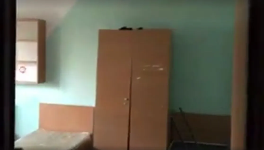 Condiţii jalnice într-un cămin studenţesc din Bucureşti. Clipul a ajuns viral: "Mulţumim, România!"