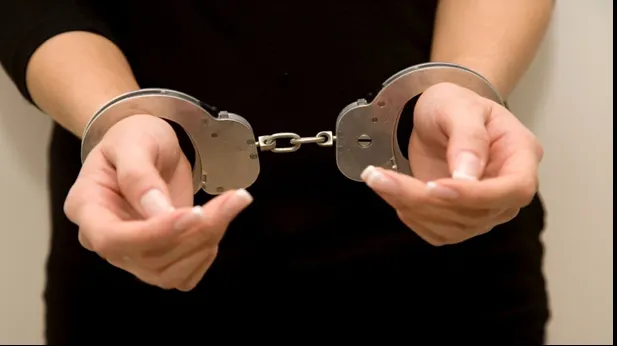 O turistă a fost arestată, după ce a depus plângere că a fost violată