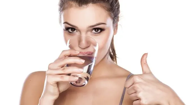 Să consumăm sau nu apă în timpul mesei