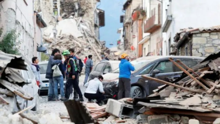 Incredibil! A fost salvat de sub dărâmăturile casei sale după aproape 9 zile