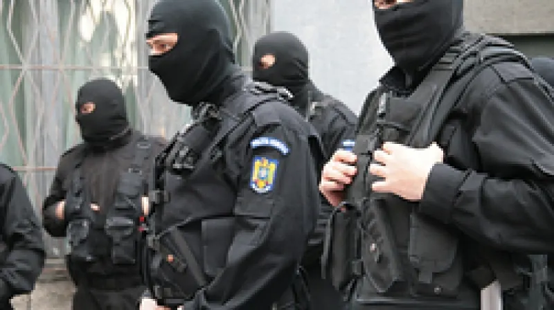 DIICOT: Traficant de droguri, prins la Piatra Neamț cu peste 800 de tablete ecstasy