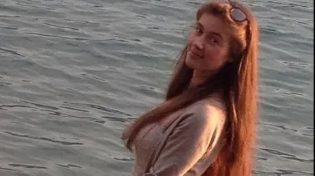 O tânără sexy a pus o poză pe Facebook, dar sute de oameni au înjurat-o. Un detaliu i-a speriat