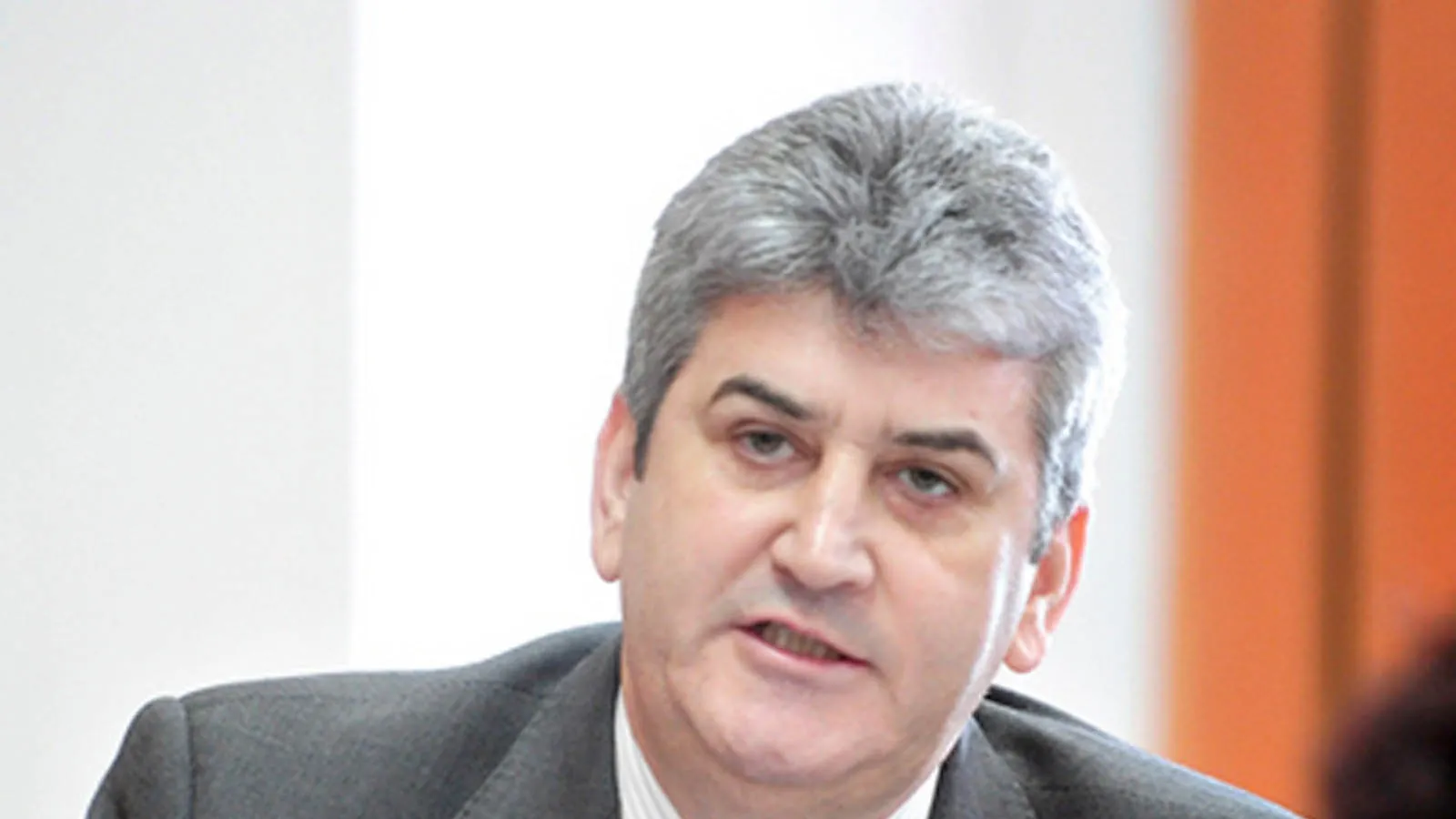 Veţi sancţiona Parlamentul la alegerile din decembrie, după votul dat pentru Gabriel Oprea?