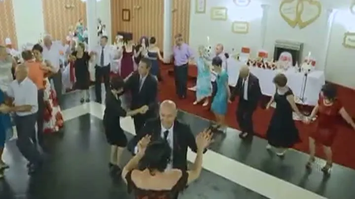 Nou bir pe nunţi şi botezuri. Un senator vrea ca fiecare meniu să fie impozitat