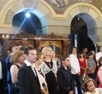 Medicul Zamfir şi-a botezat fetiţa! Unul dintre moţii din Apuseni este naşul micuţei