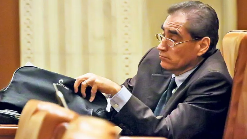 Petre Roman redevine deputat, după un an şi jumătate. ANI: Hotărârea Parlamentului, abuzivă