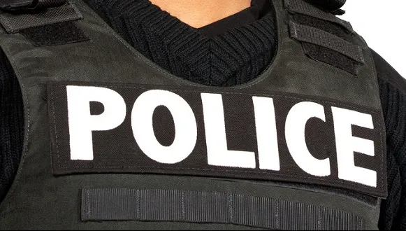 A chemat salvarea, dar venit poliția și l-a bătut până la moarte. Care e motivul
