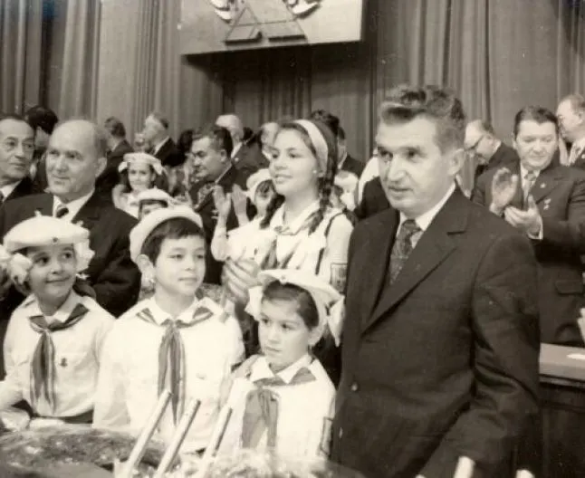 Îţi mai aduci aminte? Aşa arăta prima zi de şcoală în comunism