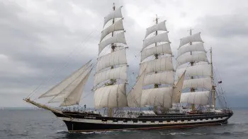 Peste 40.000 de oameni au vizitat până vineri ambarcaţiunile de la Regata Marilor Veliere