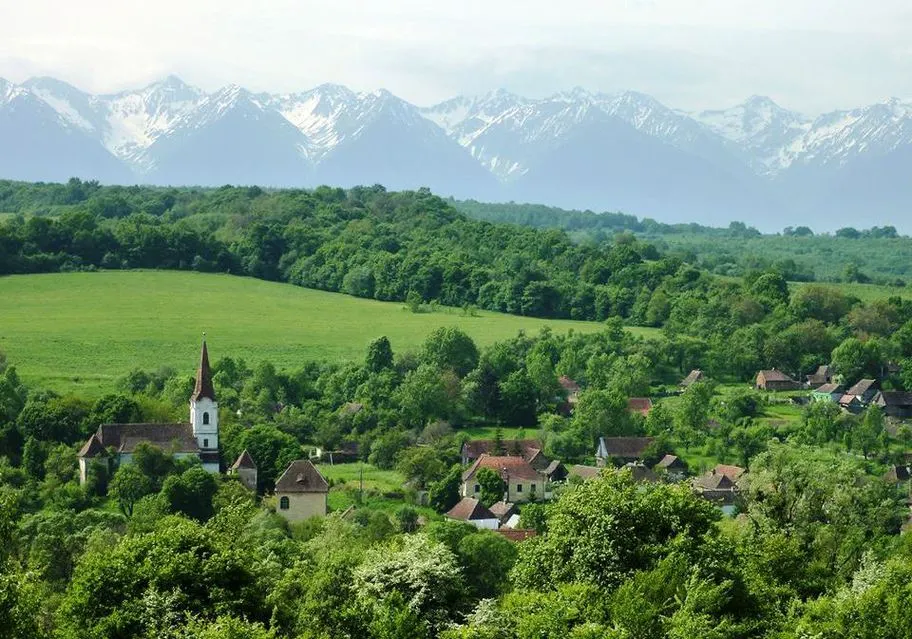 Cum arată satul din România în care o casă costă cât un salariu mediu