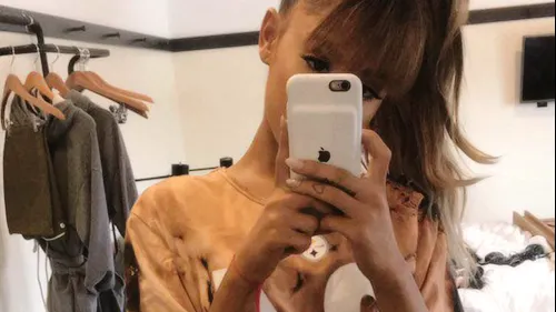 Asta nu se știa. Ce se întâmplă cu creierul tău dacă-ți faci selfie-uri des