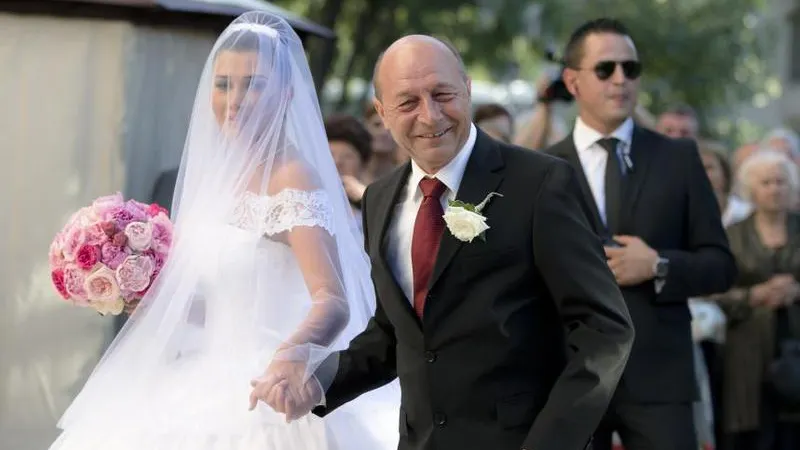 Traian Băsescu, scandal MONSTRU după divorțul Elenei: Îl dau în judecată