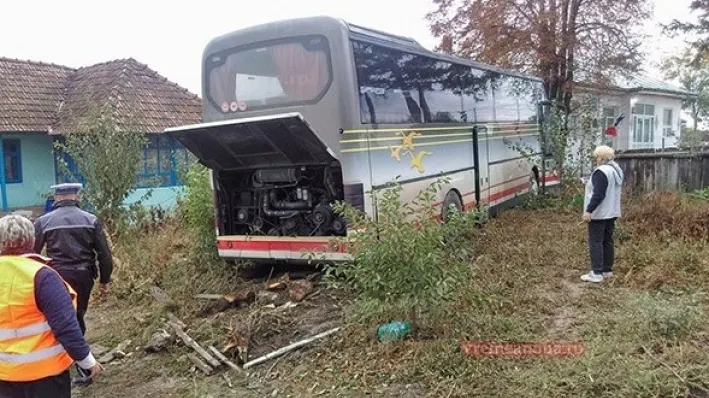 Accident cu un autocar care transporta 51 de pelerini la Cuvioasa Parascheva