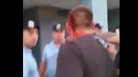 Bătaie generală la un meci de handbal. Suporterii suceveni s-au bătut cu rivalii şi cu jandarmii