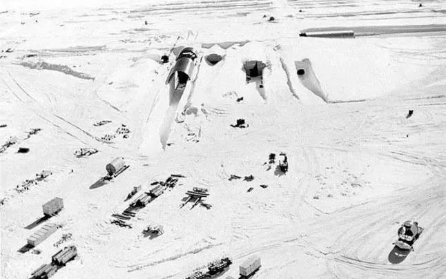 O bază militară americană, ascunsă sub gheţari, iese la suprafaţă. Ar putea produce o catastrofă  