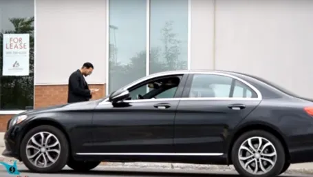 Ţi-ai vinde iubita pentru 5.000 de dolari şi un bolid de lux? Răspunsul bărbatului e viral