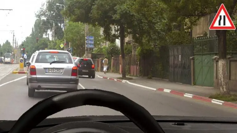 Test auto. Dacă sunteţi la volan cum veţi proceda?