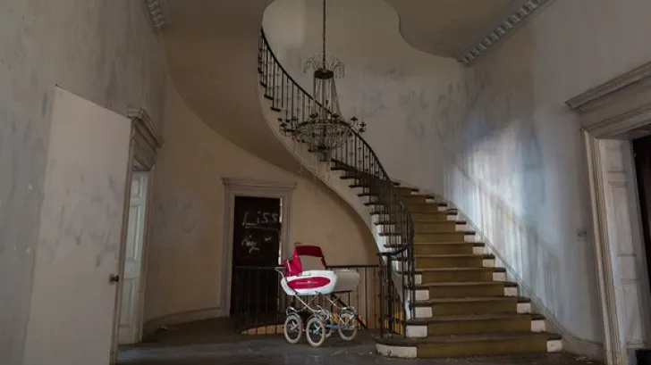 Imaginile care te vor bântui toată viaţa! Ce au descoperit într-un conac abandonat în anii '70