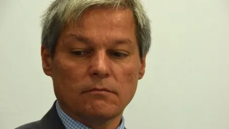 Dacian Cioloş, reacţie de ultimă oră pe Facebook! Cum taxează actuala coaliţie