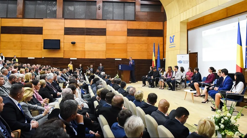 Începe anul universitar, pretext pentru parlamentari să chiulească din nou