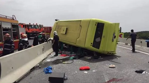 Accident cumplit. Un autocar cu suporteri s-a răsturnat în Scoția